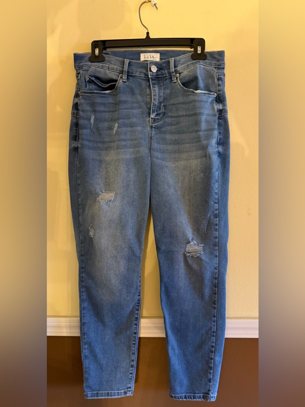 NICOLE MILLER size 8 Distressed Denim Jeans.